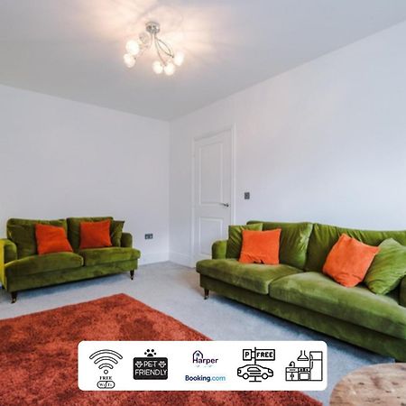 4 Bedroom By Harperletting Short Lets & Serviced Accommodation Chester With Detached Games Room Drive Long Or Short Stays Christleton Exterior foto